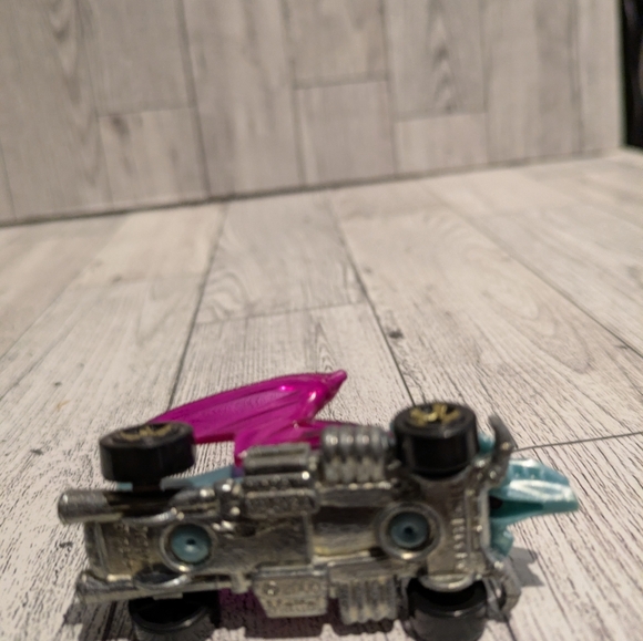Hot wheels Dragon Racer Toy Car with Pink Wings - Picture 4 of 4